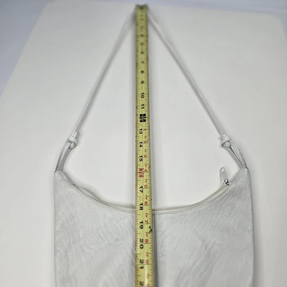 Vtg White Leather Crescent Shoulder Bag Hong Kong Women's Small‎ Pebble Leather